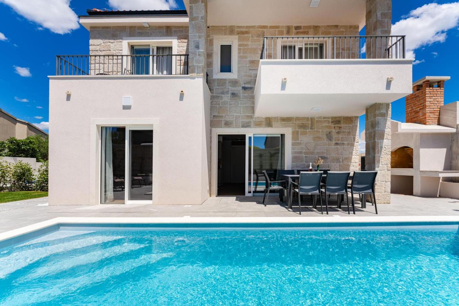 Casa Coral Willa Crno