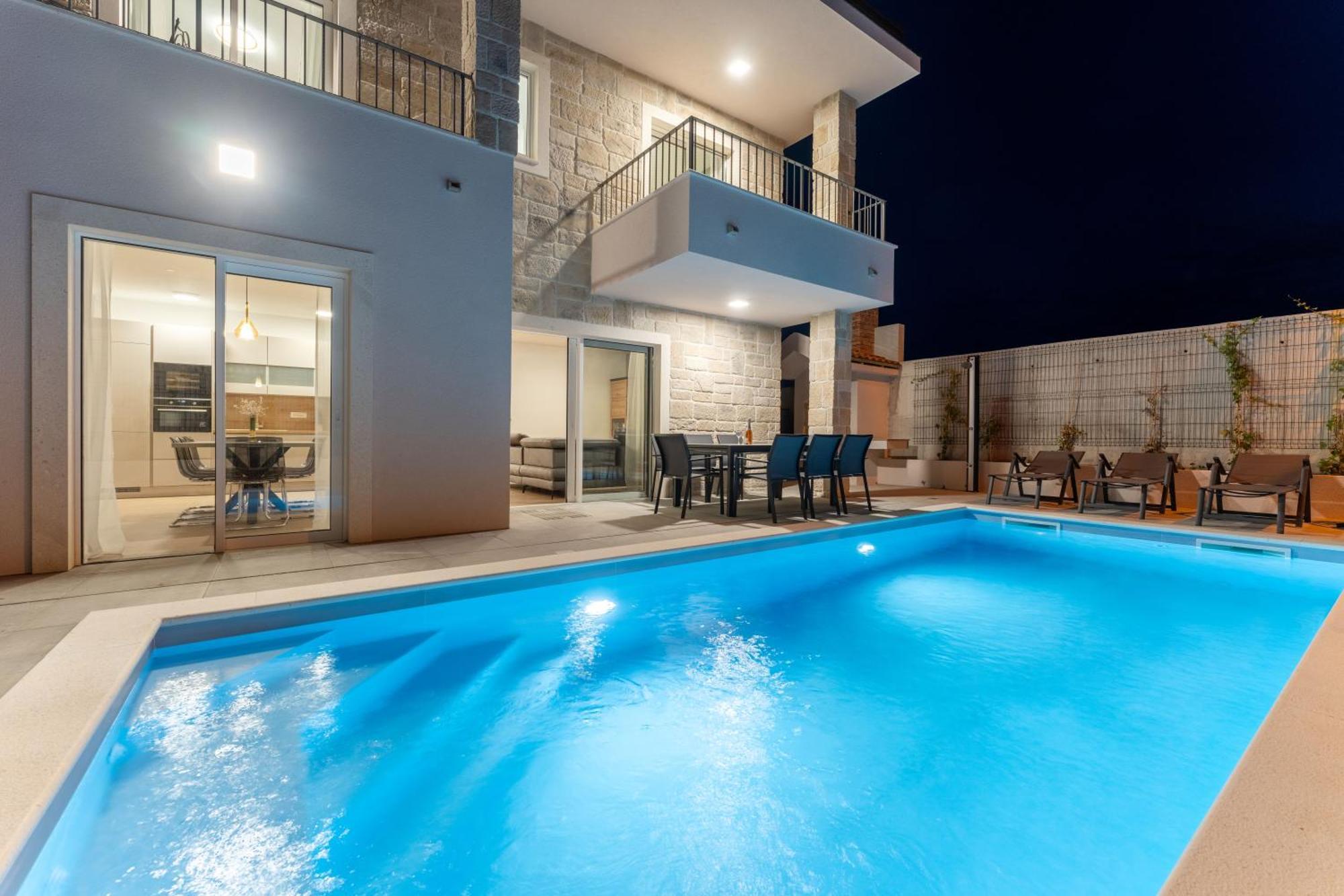 Casa Coral Crno