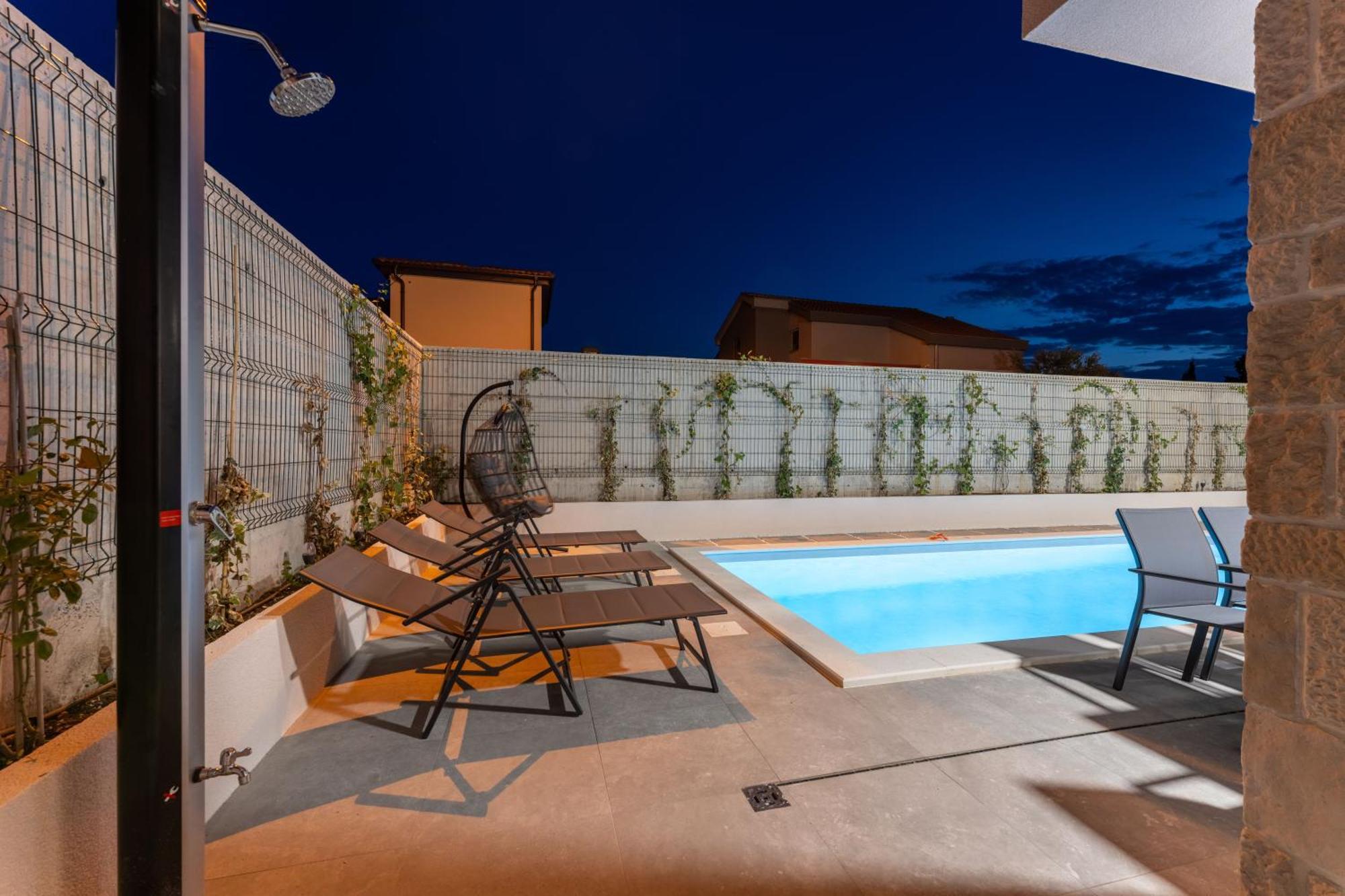 Casa Coral Willa Crno